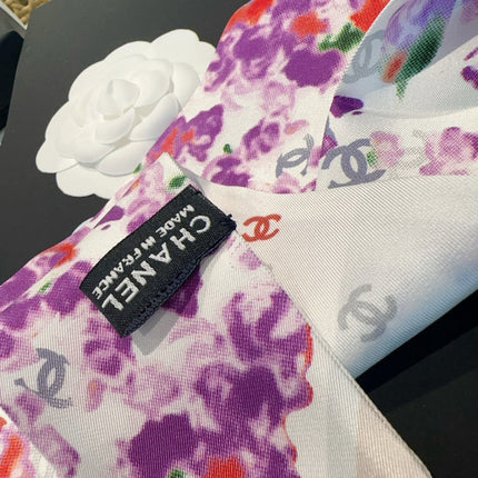 CHANEL 26S TWILLY SCARF 120 IN SILK 500116