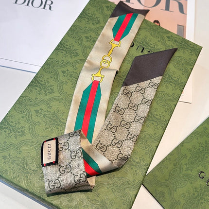 GUCCI 26S TWILLY SCARF 120 IN SILK 500123