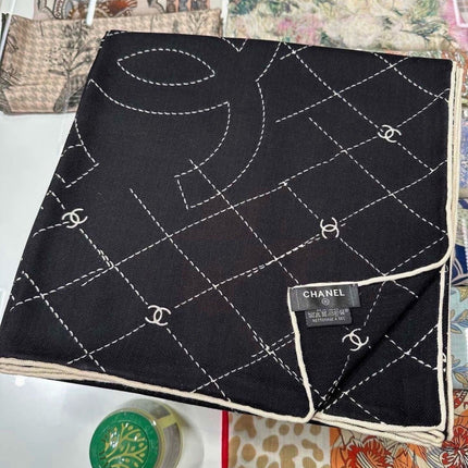 CHANEL 26S SCARF 140 IN SILK AND CASHMERE 510997
