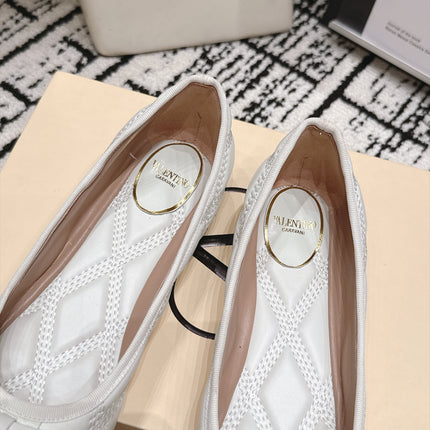 VALENTINO 26S QUILTED BALLET FLATS IN CREAM WHITE LAMBSKIN