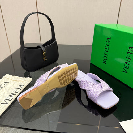 BOTTEGA VENETA 26S SANDALS IN LIGHT PURPLE CALFSKIN AND RAFFIA