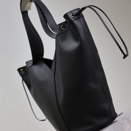YSL 25S Y LARGE HOBO 50 IN BLACK CALFSKIN GOLD HARDWARE