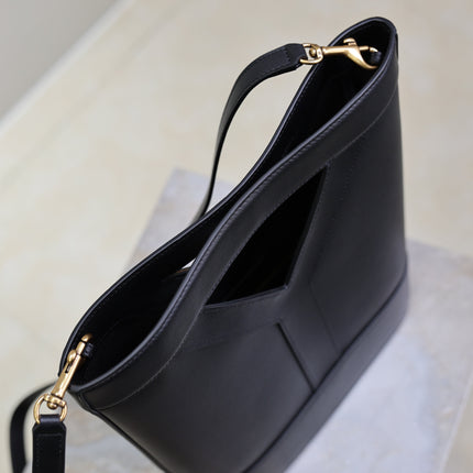 YSL 25S Y SMALL BUCKET 29 IN BLACK CALFSKIN GOLD HARDWARE