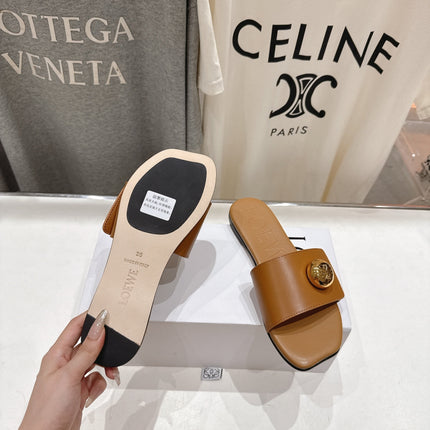 LOEWE 26S PEBBLE SLIDE IN CAMEL BROWN CALFSKIN GOLD HARDWARE
