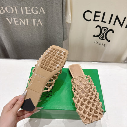 BOTTEGA VENETA 26S WOVEN MULES IN BEIGE LAMBSKIN