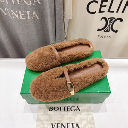 BOTTEGA VENETA 26S MULES IN LIGHT BROWN SHEARLING WITH LEATHER STRAP