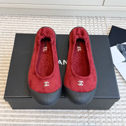 CHANEL 26S BALLET FLATS IN RED SUEDE AND BLACK LAMBSKIN