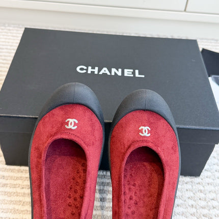 CHANEL 26S BALLET FLATS IN RED SUEDE AND BLACK LAMBSKIN