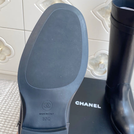 CHANEL 26S KNEE HIGH RIDING BOOTS IN BLACK CALFSKIN GOLD TONE CC LOGO BUCKLE STRAP