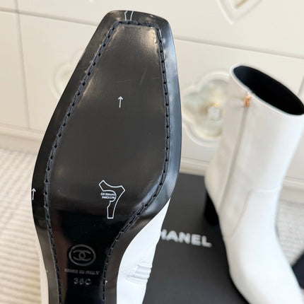 CHANEL 26S HIGH HEEL ANKLE BOOTS 70 MM IN WHITE CALFSKIN SQUARE TOE