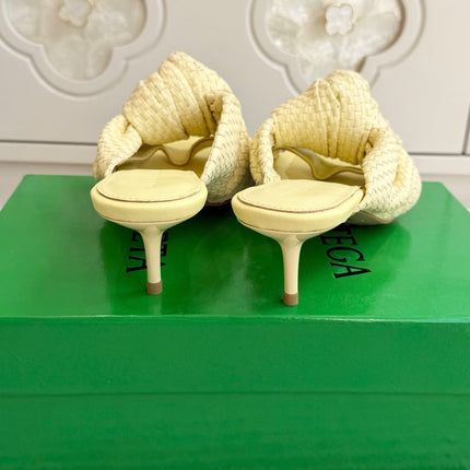 BOTTEGA VENETA 26S BOW KNOT HEEL SANDALS 55 MM IN LIGHT YELLOW LAMBSKIN