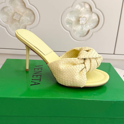 BOTTEGA VENETA 26S BOW KNOT HEEL SANDALS 90 MM IN LIGHT YELLOW LAMBSKIN