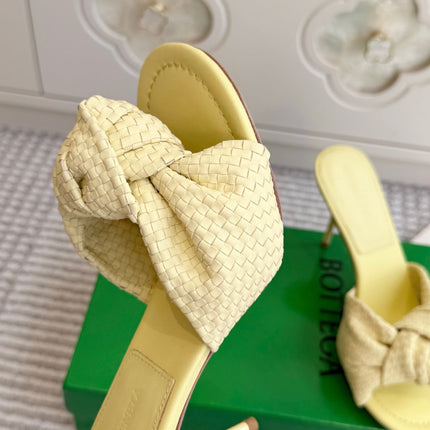 BOTTEGA VENETA 26S BOW KNOT HEEL SANDALS 90 MM IN LIGHT YELLOW LAMBSKIN