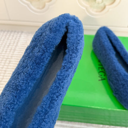 BOTTEGA VENETA 26S BALLET FLATS IN COBALT BLUE SHEARLING