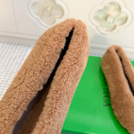 BOTTEGA VENETA 26S BALLET FLATS IN CAMEL BROWN SHEARLING