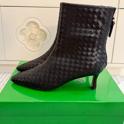 BOTTEGA VENETA 26S ANKLE BOOTS 45 MM IN BLACK BRAIDED LAMBSKIN