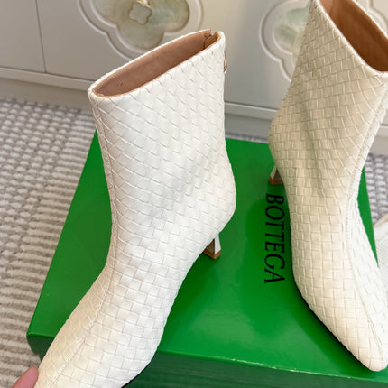 BOTTEGA VENETA 26S ANKLE BOOTS 45 MM IN CREAM WHITE BRAIDED LAMBSKIN