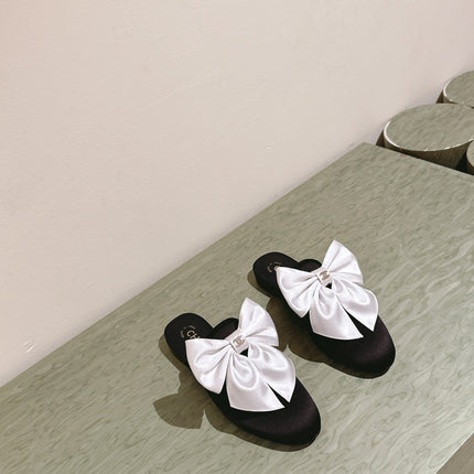 CC MULE WITH SILK WHITE BOW AND BLACK LAMBSKIN