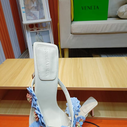 BOTTEGA VENETA 26S THONG SANDALS 90 MM IN ICE BLUE AND BEIGE LAMBSKIN