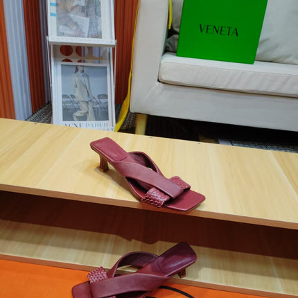 BOTTEGA VENETA 26S HEEL SANDALS 50 MM IN DARK RED LAMBSKIN