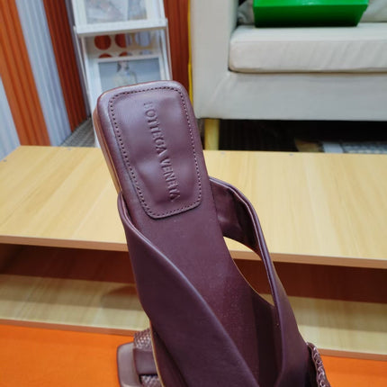 BOTTEGA VENETA 26S FLAT SLIDES IN BURGUNDY BROWN LAMBSKIN