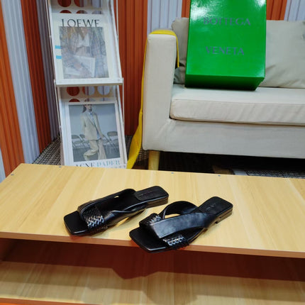 BOTTEGA VENETA 26S FLAT SLIDES IN BLACK LAMBSKIN