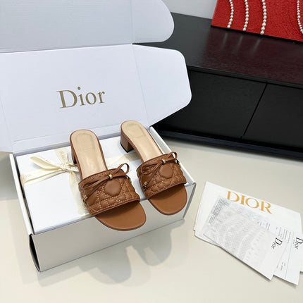DIOR 26S BLOCK HEEL SLIDE SANDALS IN CARAMEL BROWN QUILTED CALFSKIN WITH BOW