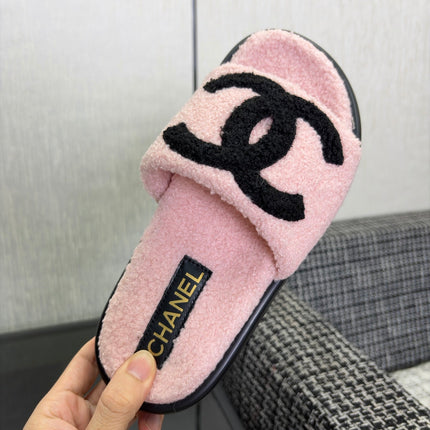 CHANEL 26S SLIDE SANDALS IN BLACK AND LIGHT PINK SHEARLING OPEN TOE