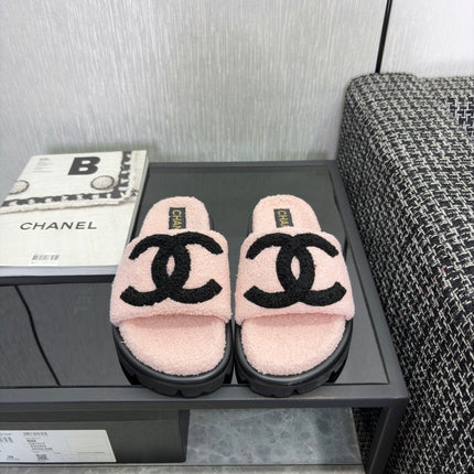 CHANEL 26S SLIDE SANDALS IN BLACK AND LIGHT PINK SHEARLING OPEN TOE
