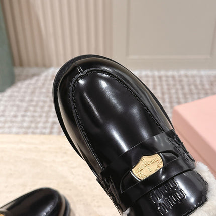 MIUMIU 25S PENNY LOAFERS 20MM IN BLACK PATENT CALFSKIN WITH SHEARLING