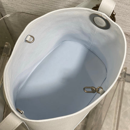 DIOR 26S MEDAILLON BUCKET BAG 26 IN LIGHT BLUE GRAINED CALFSKIN GOLD HARDWARE