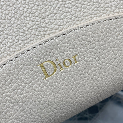 DIOR 26S MEDAILLON BUCKET BAG 26 IN LIGHT BROWN GRAINED CALFSKIN GOLD HARDWARE