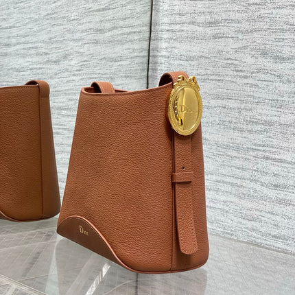 DIOR 26S MEDAILLON BUCKET BAG 19 IN CARAMEL BROWN GRAINED CALFSKIN GOLD HARDWARE