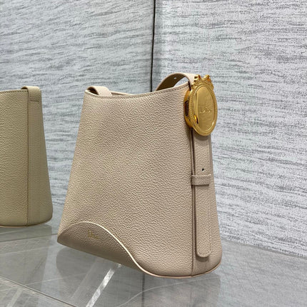 DIOR 26S MEDAILLON BUCKET BAG 19 IN LIGHT BROWN GRAINED CALFSKIN GOLD HARDWARE
