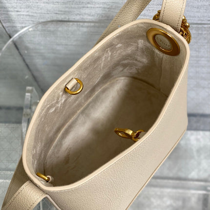 DIOR 26S MEDAILLON BUCKET BAG 19 IN LIGHT BROWN GRAINED CALFSKIN GOLD HARDWARE