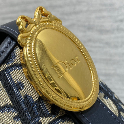 DIOR 26S MEDAILLON BUCKET BAG 19 IN BLUE DIOR OBLIQUE JACQUARD AND CALFSKIN GOLD HARDWARE