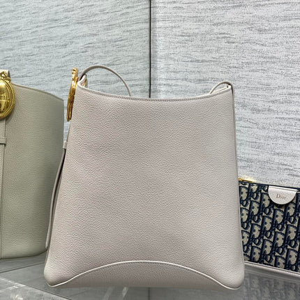 DIOR 26S MEDAILLON BUCKET BAG 26 IN LIGHT GREY GRAINED CALFSKIN GOLD HARDWARE