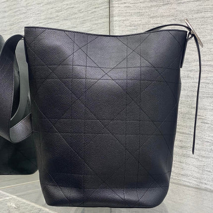 DIOR 26S MEDAILLON BUCKET BAG 34 IN BLACK MACROCANNAGE GRAINED CALFSKIN SILVER HARDWARE