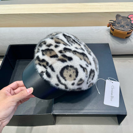 BAKER BOY HAT IN WHITE MINK FUR 438087
