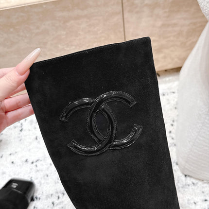 CHANEL 26S KNEE HIGH BOOTS 70 MM IN BLACK SUEDE AND PATENT