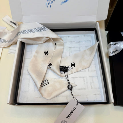 CHANEL 26S TWILLY SCARF 120 IN SILK 440963