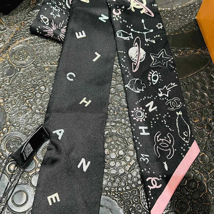 CHANEL 26S TWILLY SCARF 120 IN SILK 485185