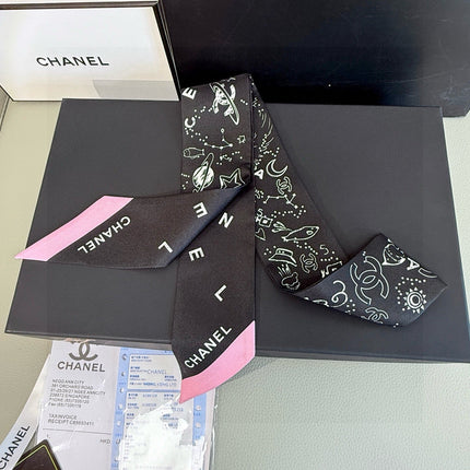 CHANEL 26S TWILLY SCARF 120 IN SILK 485185