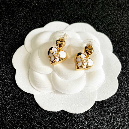 CHANEL 26S DOUBLE C HEART DROP EARRINGS WITH WHITE ENAMEL FLORAL DETAIL IN GOLD METAL 631910