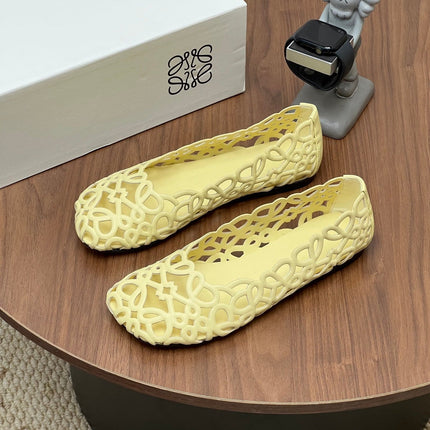 LOEWE 26S ANAGRAM CUT OUT BALLET FLATS IN LIGHT YELLOW CALFSKIN