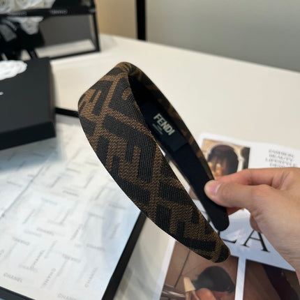 DIOR 26S HEADBAND IN BLACK AND BROWN FABRIC 500686