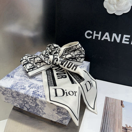 DIOR 26S BOW SCRUNCHIE IN BLACK AND WHITE SILK 505307