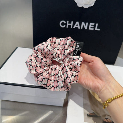 CHANEL 26S SCRUNCHIE HAIR TIE IN MULTICOLOR PREMIUM SILK505304