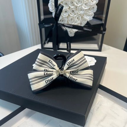 DIOR 26S BOW HAIR CLIP IN WHITE AND BLACK FABRIC 512124