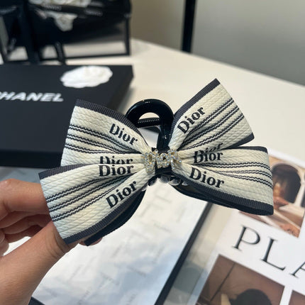 DIOR 26S BOW HAIR CLIP IN WHITE AND BLACK FABRIC 512124